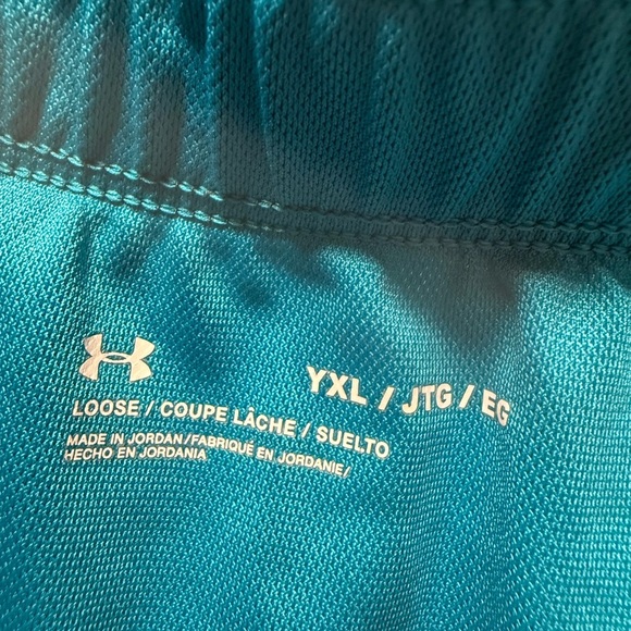 Under Armour Shorts Youth XL Loose Fit - Picture 3 of 4